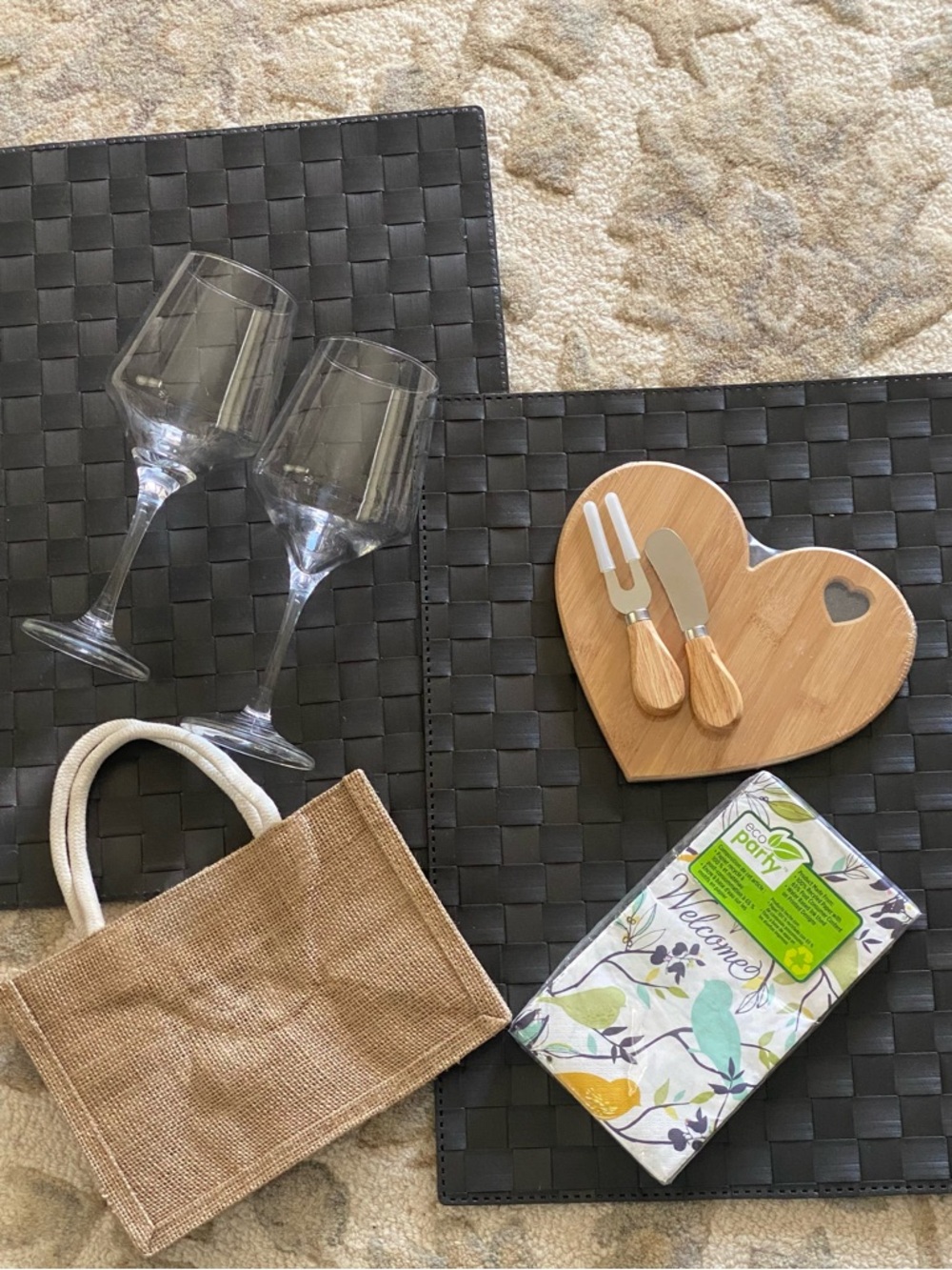 Heart Cheese Board, 2 wine glasses, Napkins and bag gift set